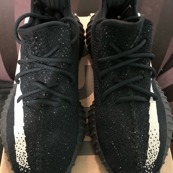 Yeezy 350 V2 - Picture 3 of 6